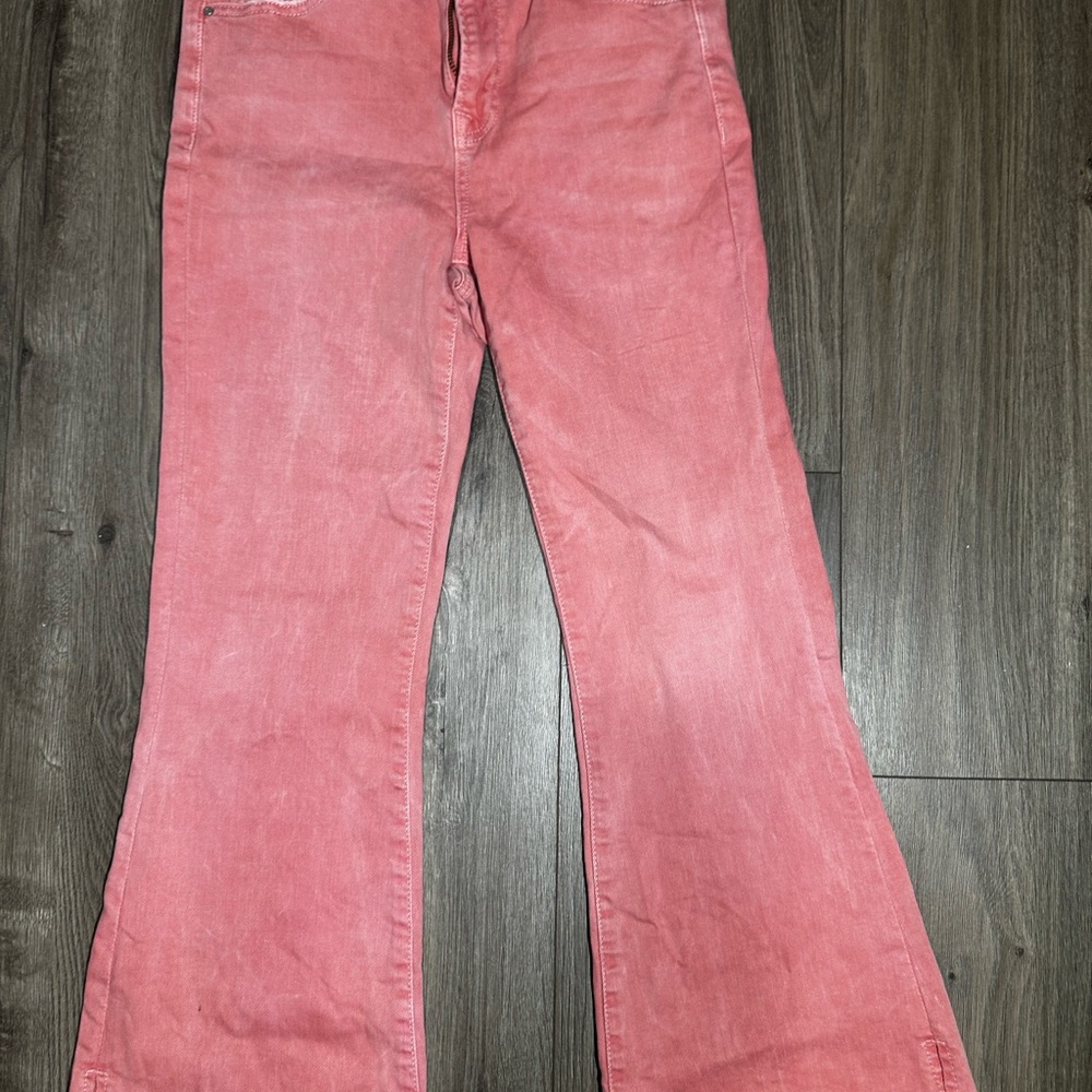 Women's Pink Wide-Leg Flare Jeans with Frayed Hem - Picture 9 of 16